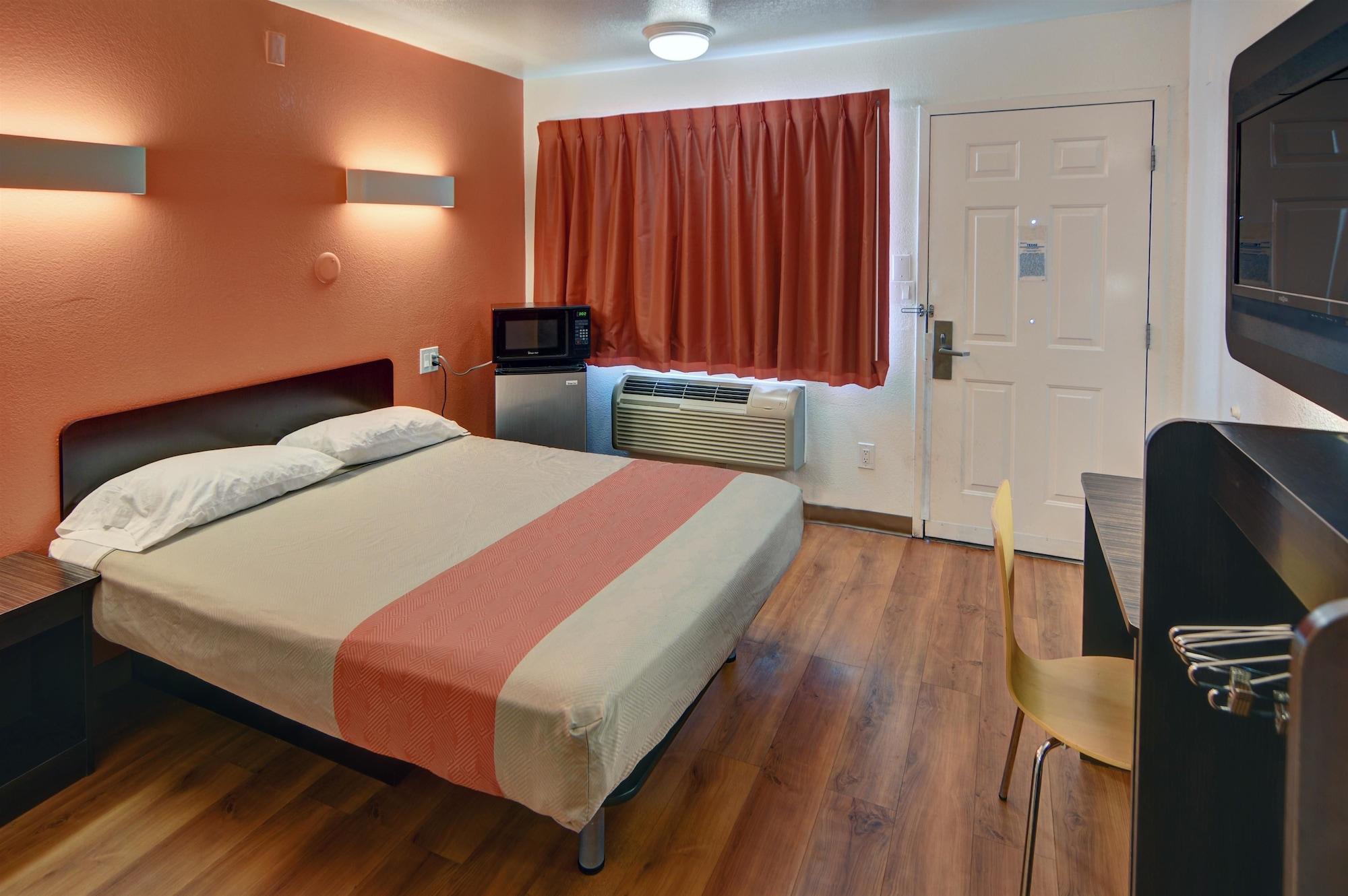 Motel 6 Denton, Tx - Unt Εξωτερικό φωτογραφία
