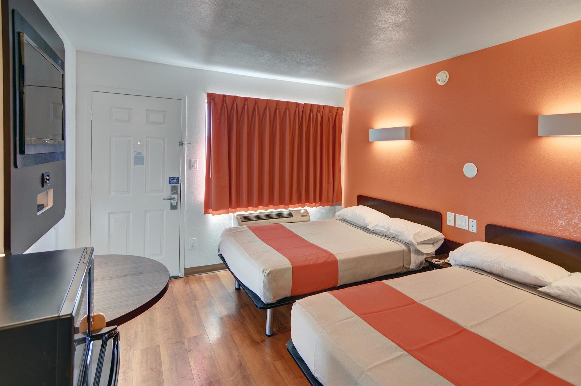 Motel 6 Denton, Tx - Unt Εξωτερικό φωτογραφία