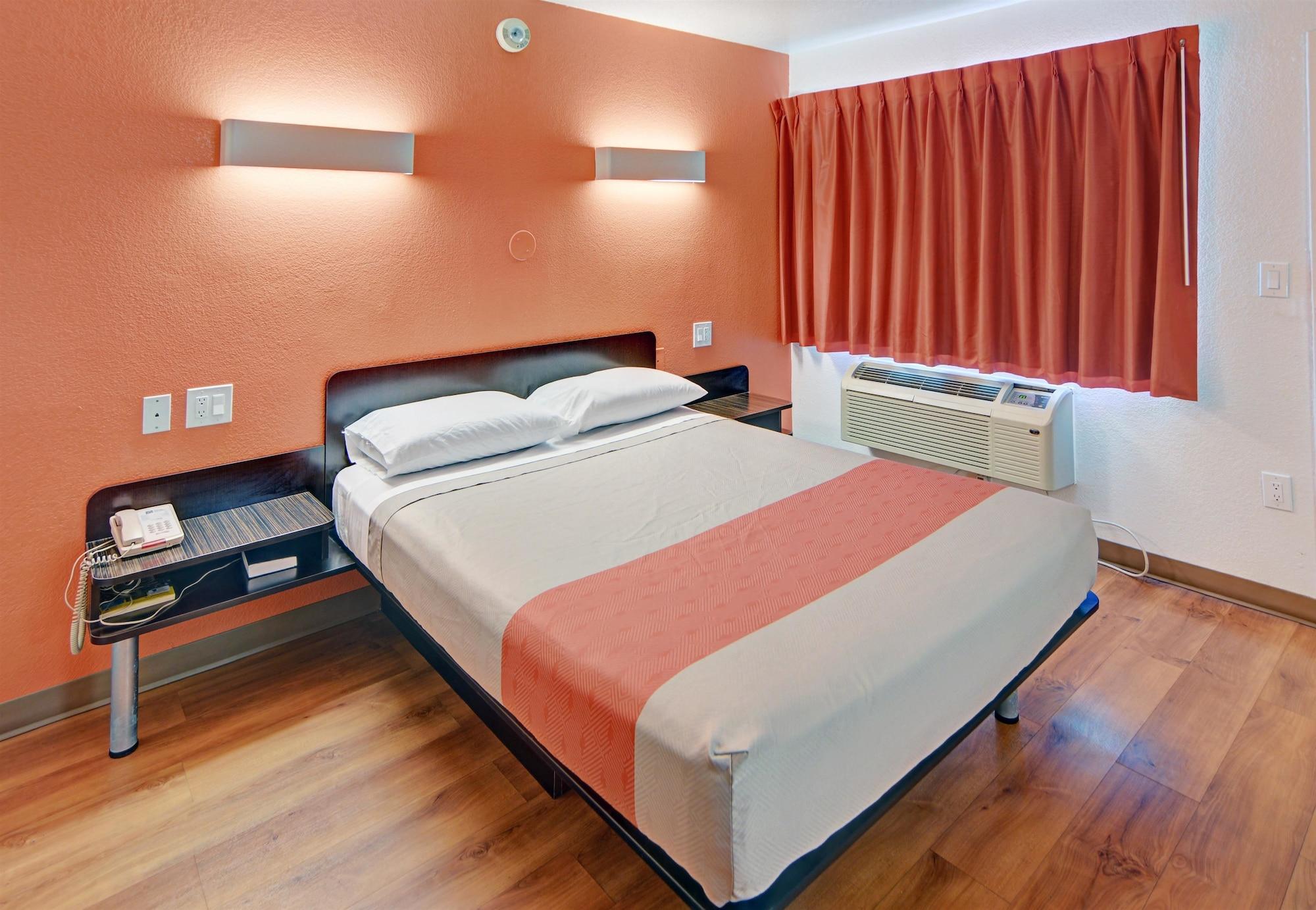 Motel 6 Denton, Tx - Unt Εξωτερικό φωτογραφία