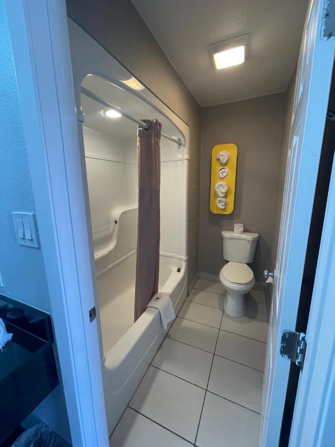 Motel 6 Denton, Tx - Unt Εξωτερικό φωτογραφία