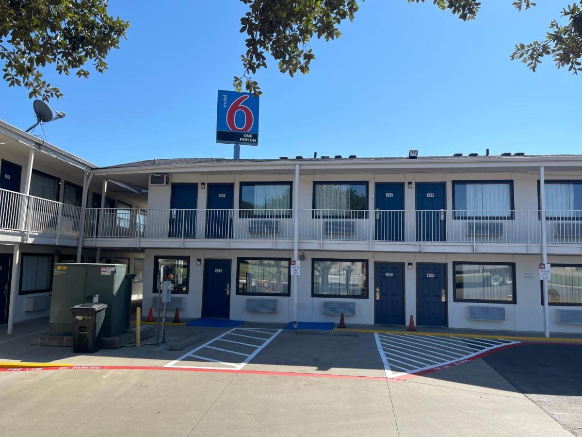 Motel 6 Denton, Tx - Unt Εξωτερικό φωτογραφία