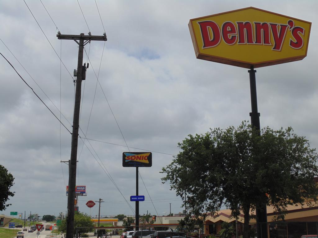 Motel 6 Denton, Tx - Unt Εξωτερικό φωτογραφία